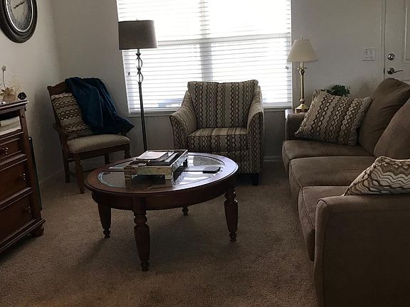 3rd image of 814 Clifford Ct