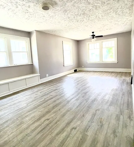 2721 N 48th Ave — Photo 2
