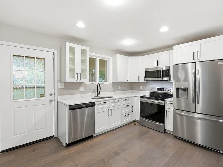 10 Birch Ave — Photo 20