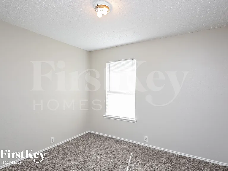 820 Monette Dr — Photo 13