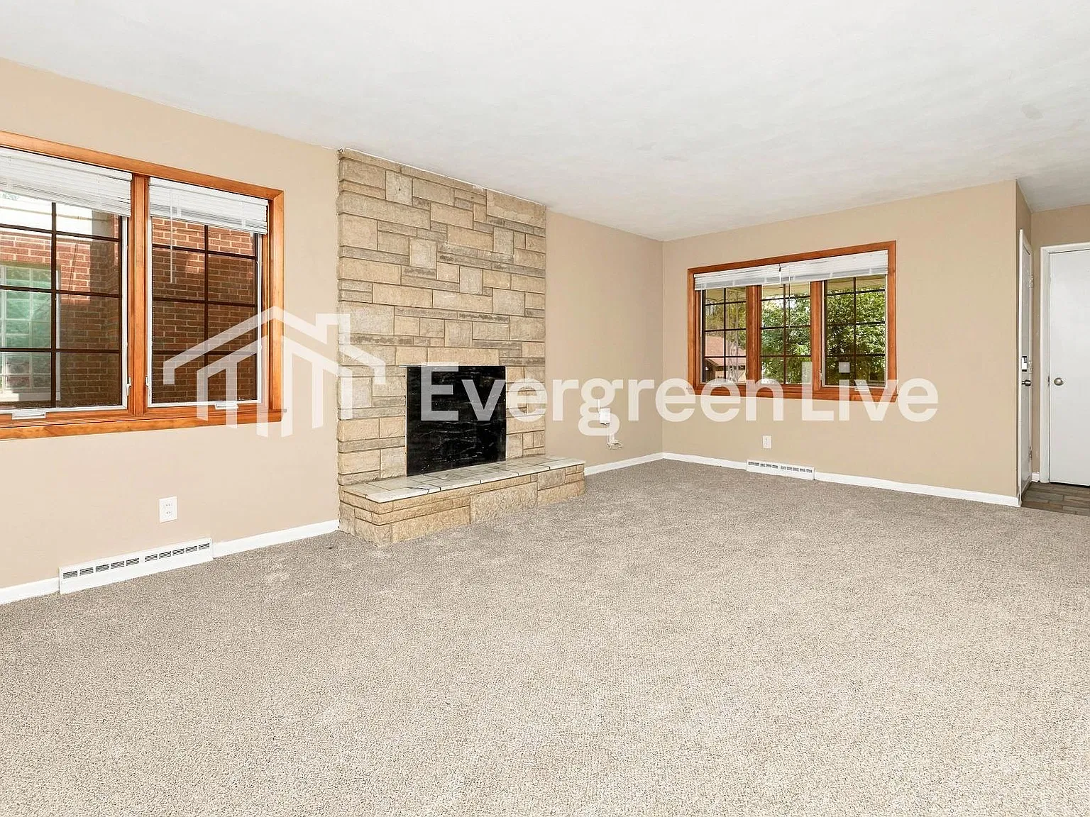 3 bed, 1.0 bath, 1206 sqft, $1,145 — Photo 3