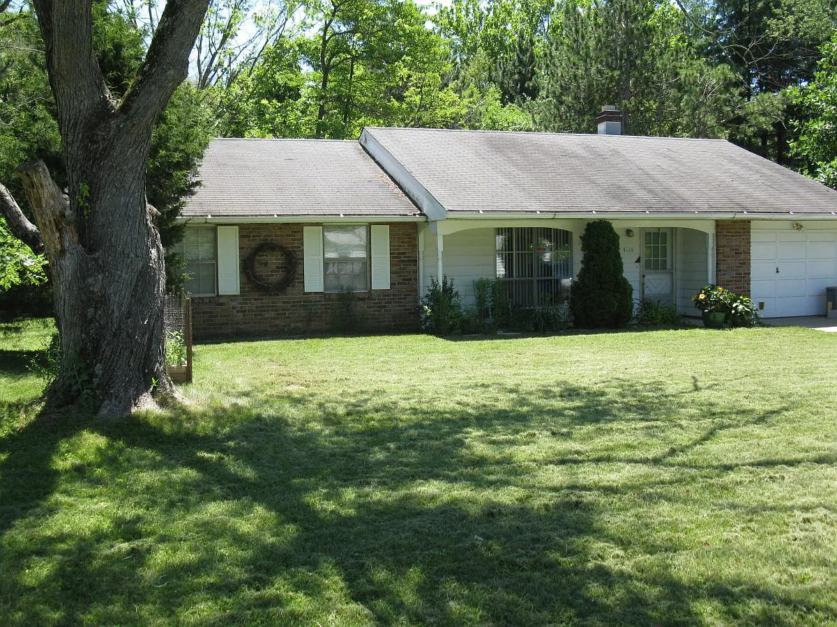 Front outside - 4324 E Stephens Dr