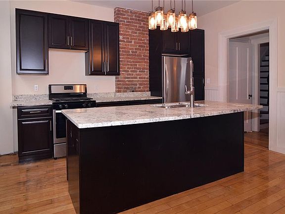 4th image of 17 Blackstone St
