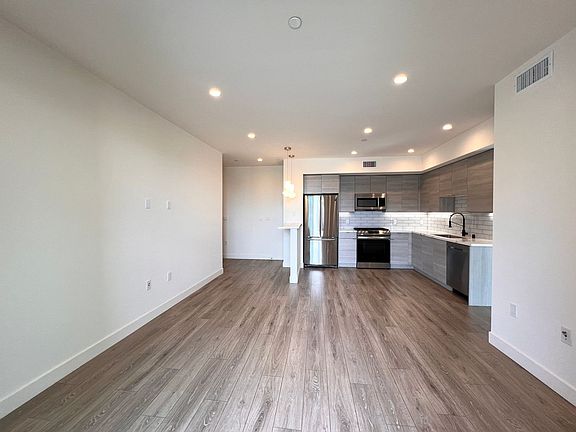 4th image of 3355 Overland Ave #306