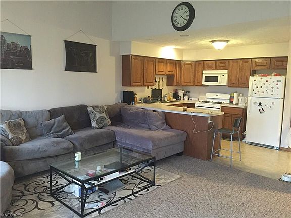 2nd image of 5 Canterbury Cir