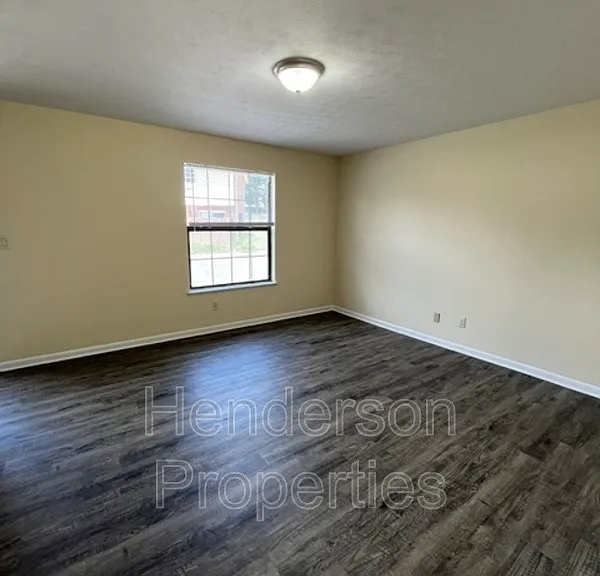 1347 N 6th St — Photo 4