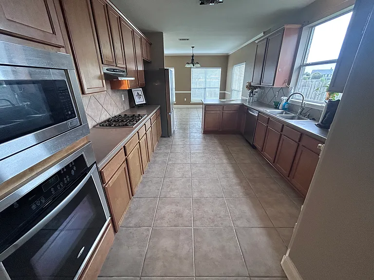 724 Simpson Way — Photo 7