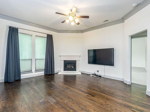 4th image of 8440 La Fontaine Dr
