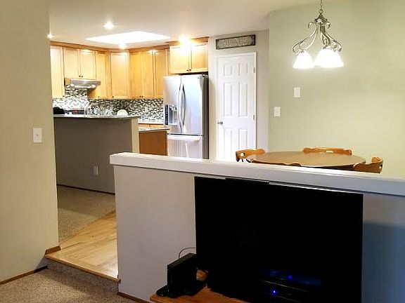 3rd image of 2027 Marina Vista Ct NE
