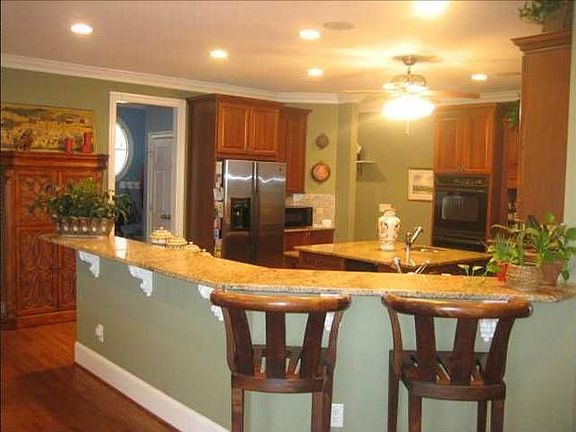 Large Kitchen - Custom Cabinets
