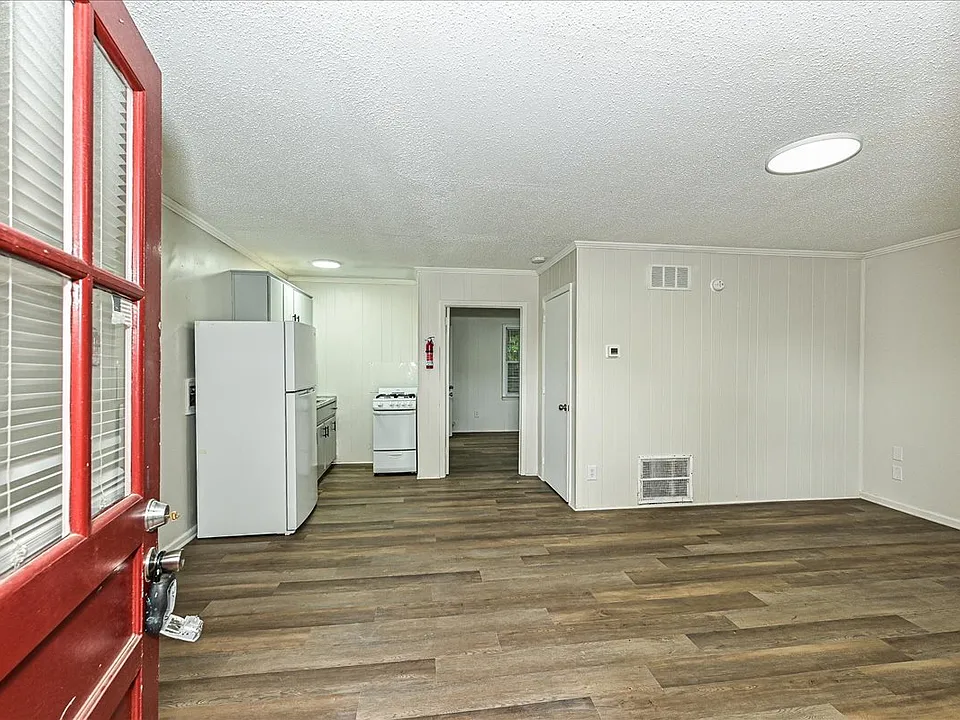 595 Betty St