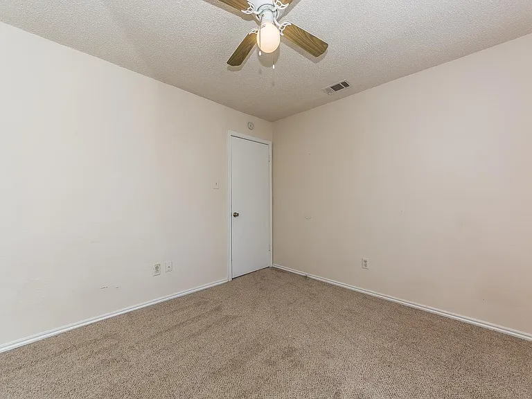 2710 Francisco Dr — Photo 10