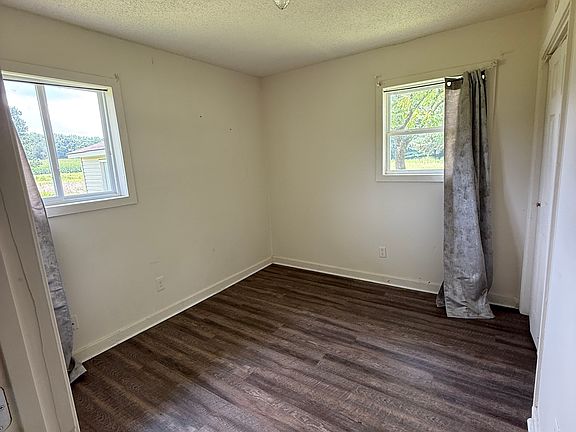 4th image of 805 Greenville Pike