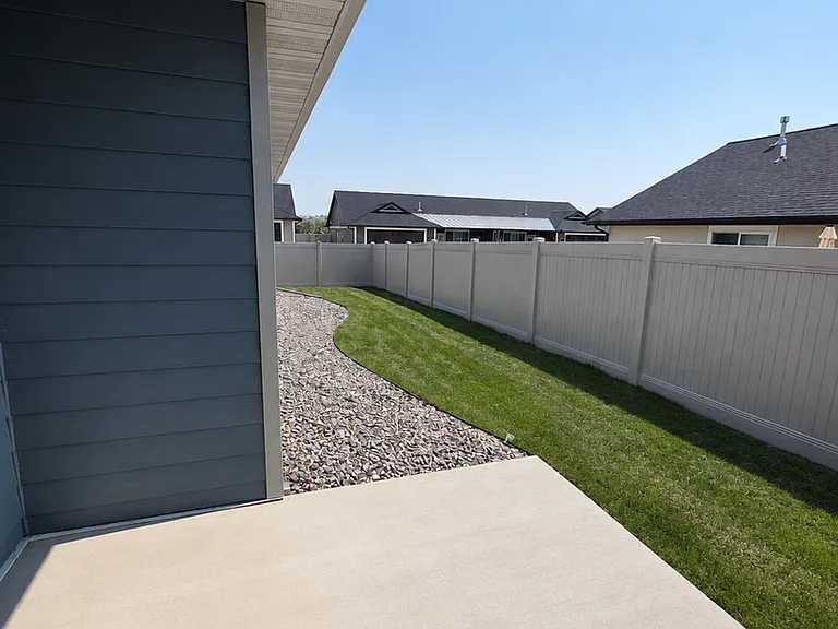 6306-6308 Decker Ln — Photo 23