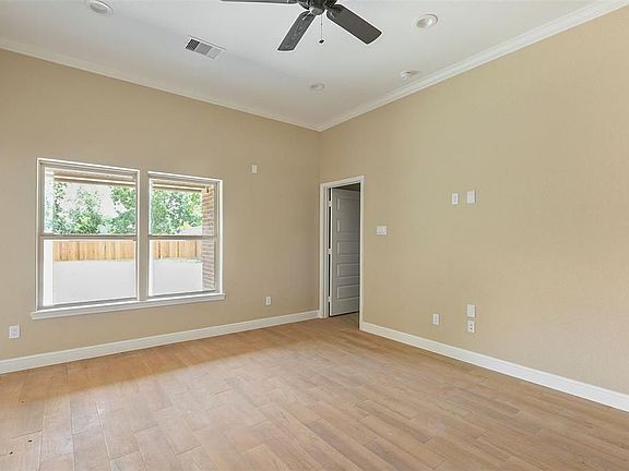 3rd image of 1110 Avenue G