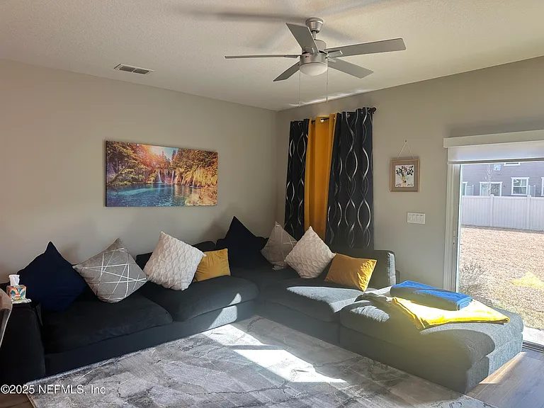 9804 Fiddleback Ln — Photo 4
