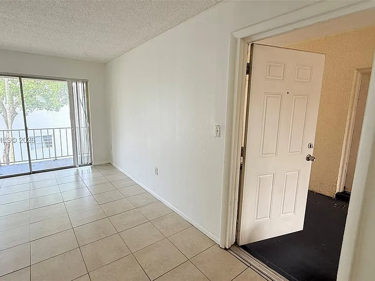 415 Executive Center Dr #203 — Photo 1