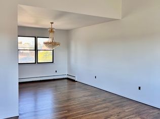 95 W Lake Dr, Lindenhurst, NY 11757