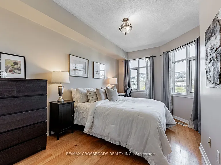 550 Front St W #614 — Photo 17