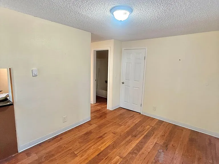 4259 8th Ave NE #1 — Photo 6