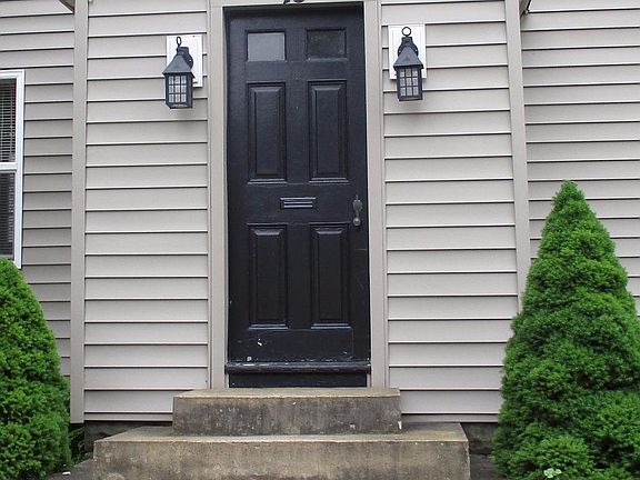 3rd image of 18 S Belmont Cir
