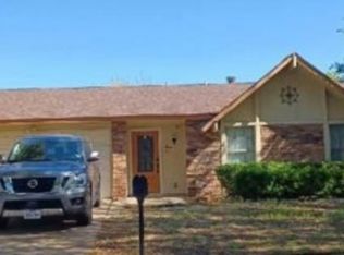 310 Parkvale Ln, Grand Prairie, TX 75052