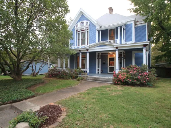 208 5th St SW, Paris, TX 75460