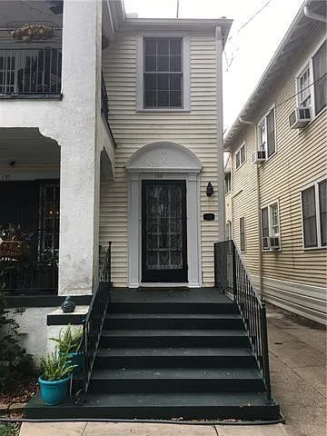 129 N Alexander St — Photo 2