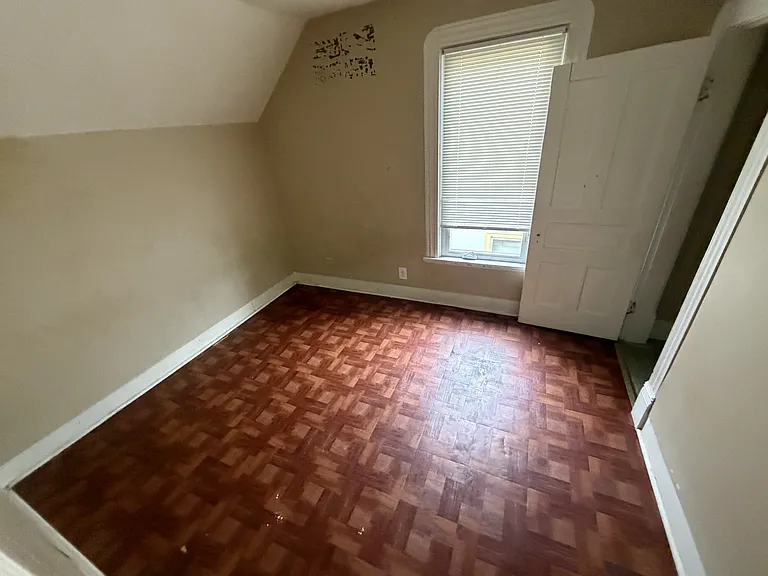 2647 Fremont Ave N — Photo 3