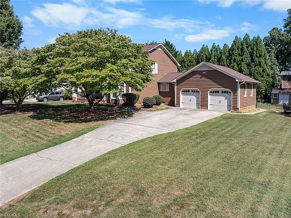 4th image of 3804 Oak Forest Dr