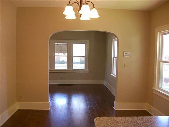3rd image of 1828 E Beardsley Ave