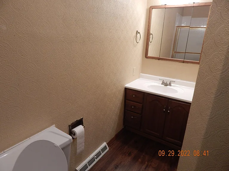 922 Penguin St — Photo 11
