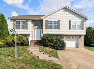 217 Chantilly Dr, Waynesboro, VA 22980