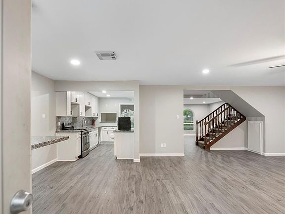 2nd image of 32 Chapparal Ct