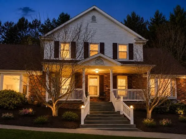 2358 Golfview Dr, Pittsburgh, PA 15241