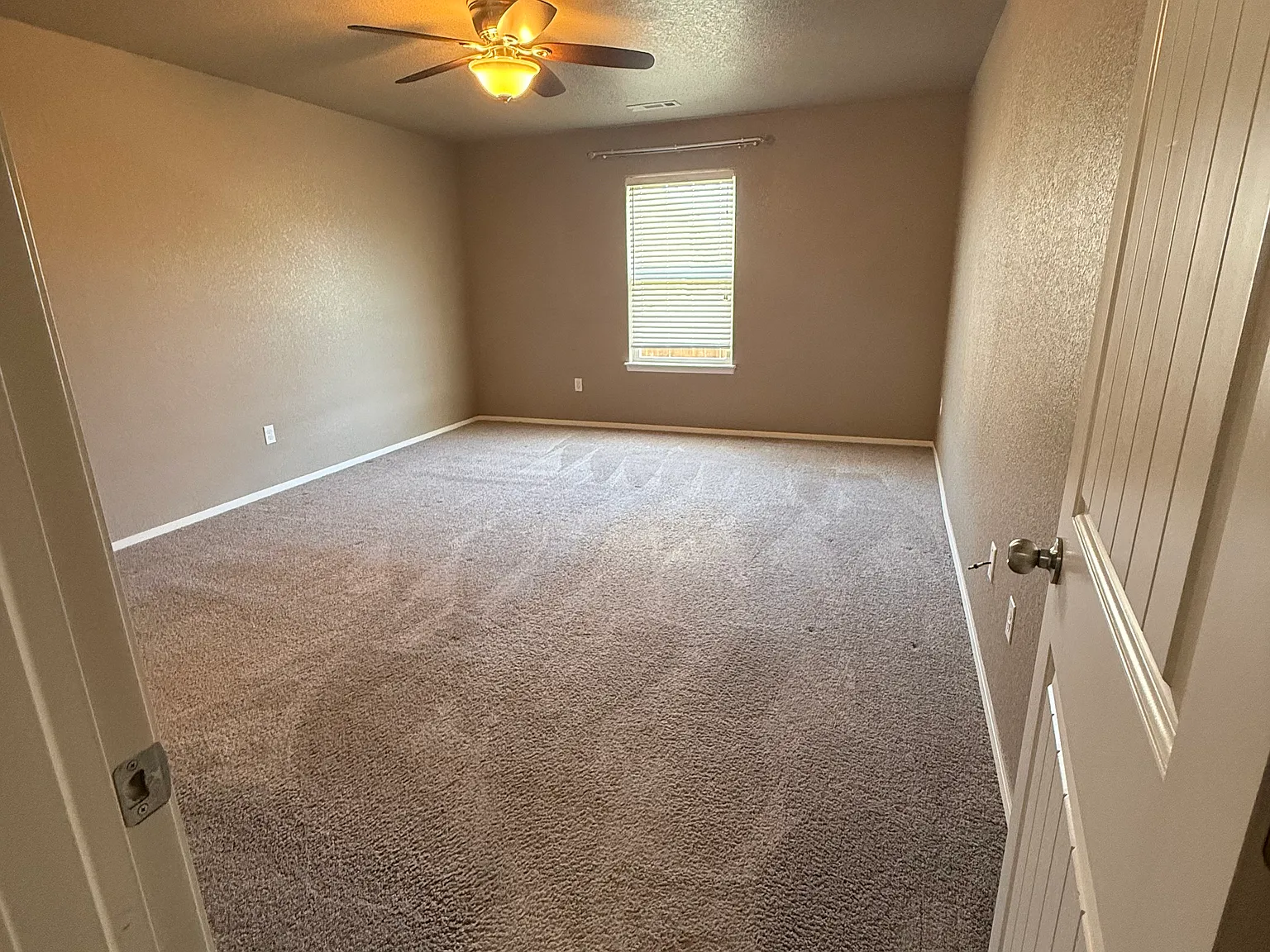 3 bed, 2008 sqft, $2,150 — Photo 4