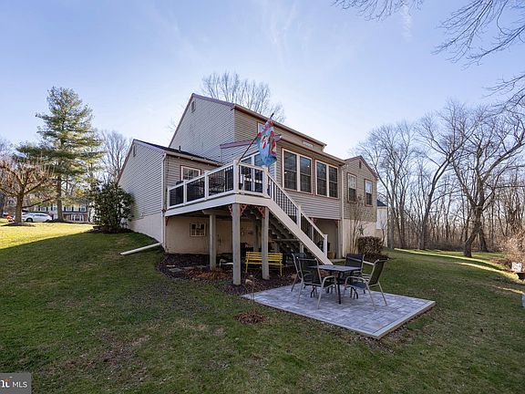 2nd image of 1420 Henry Dr