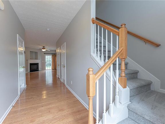 2nd image of 440 Lantern Wood Dr