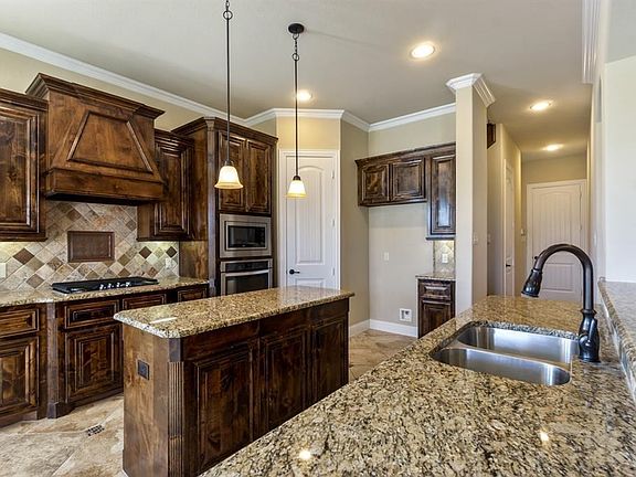 4th image of 1005 Pleasant View Dr
