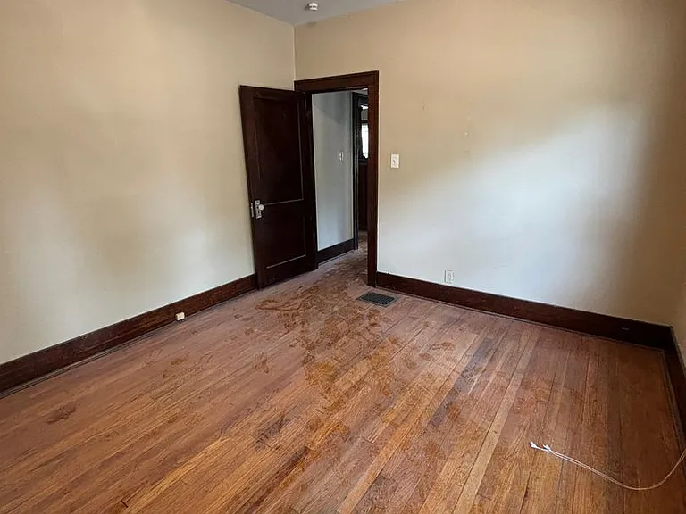 709 E Main St — Photo 5