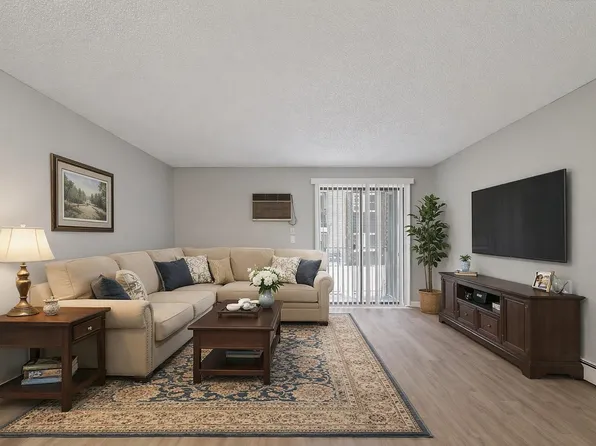 6 Knights Bridge Drive #J101, Nashua, NH 03063