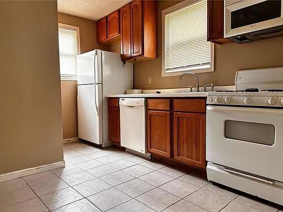 3rd image of 5116 Edgewood Ave N APT 4