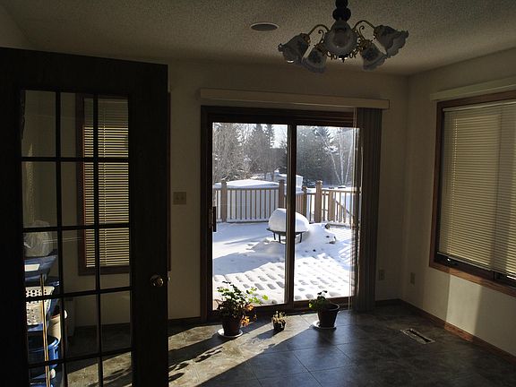 4th image of 272 Montraille St W