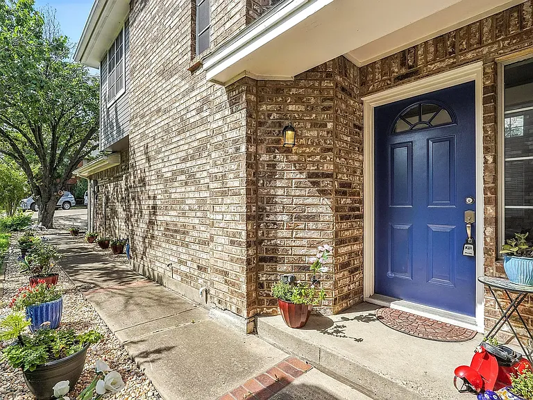 1426 Harmony Ln — Photo 4
