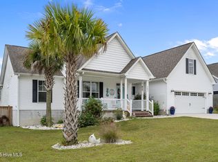 502 Diamond Ridge Ct, Hubert, NC 28539