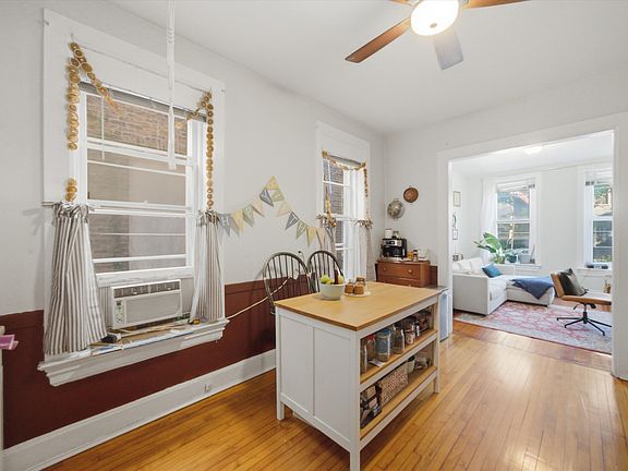 4th image of 1433 W Superior St