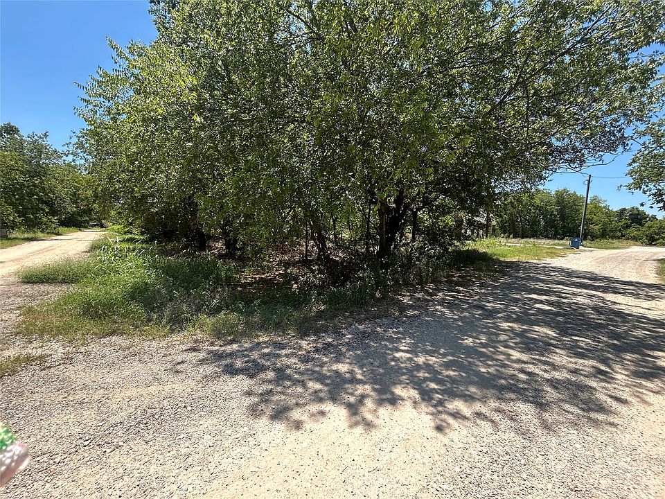 2nd image of 5506 Mercedes Cir