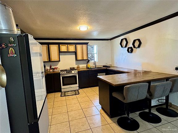 4th image of 2613 Carnation Cir