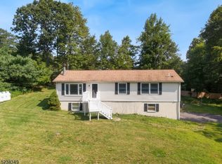 78 Hickory Rd, Highland Lakes, NJ 07422
