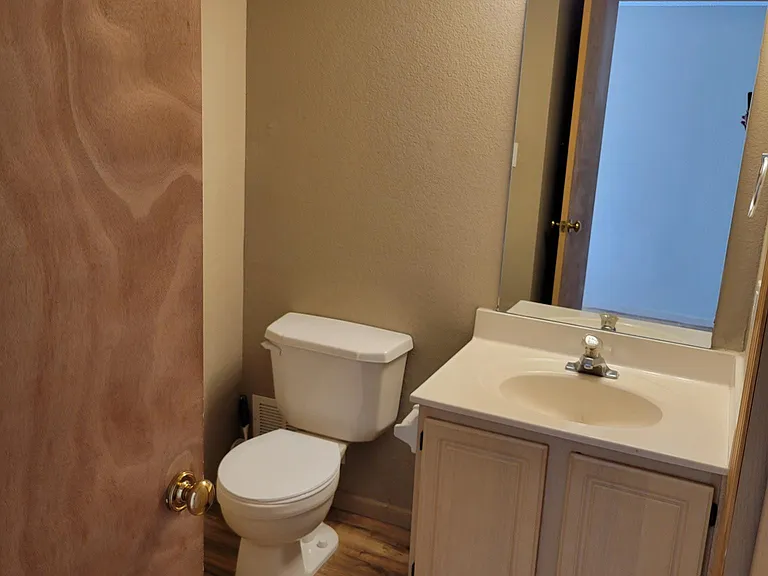 1279 NW Phelps Dr — Photo 4